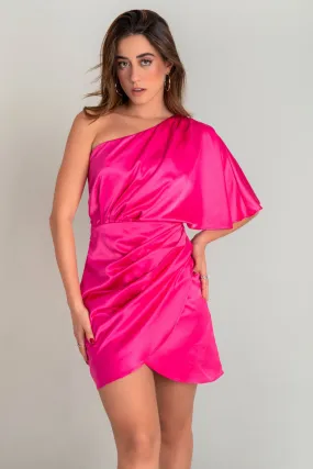 Vestido satinado de una manga con olanes